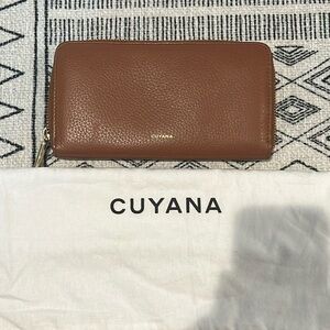 Cuyana Ziparound wallet (discontinued).